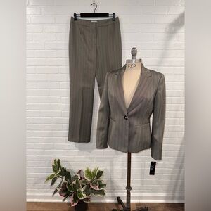 Le Suit New With Tags Women’s Latte Tan Pinstripe Blazer and Pants Suit Set